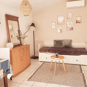 charmant-petit-studio-a-2-pas-du-village.fr-provencehotel.com/